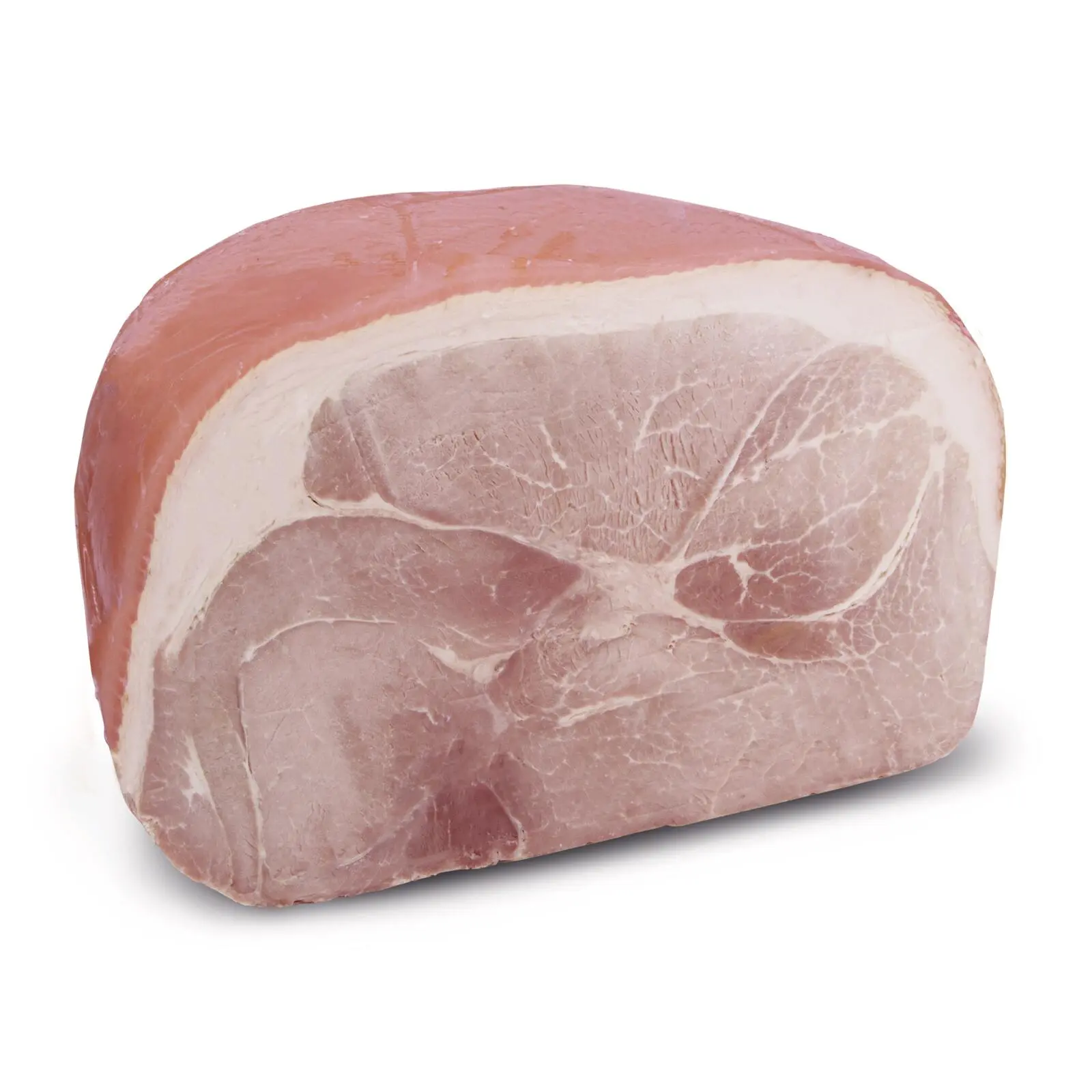 Un grande pezzo di prosciutto crudo, rosa, con un bordo grasso, esposto su uno sfondo bianco.