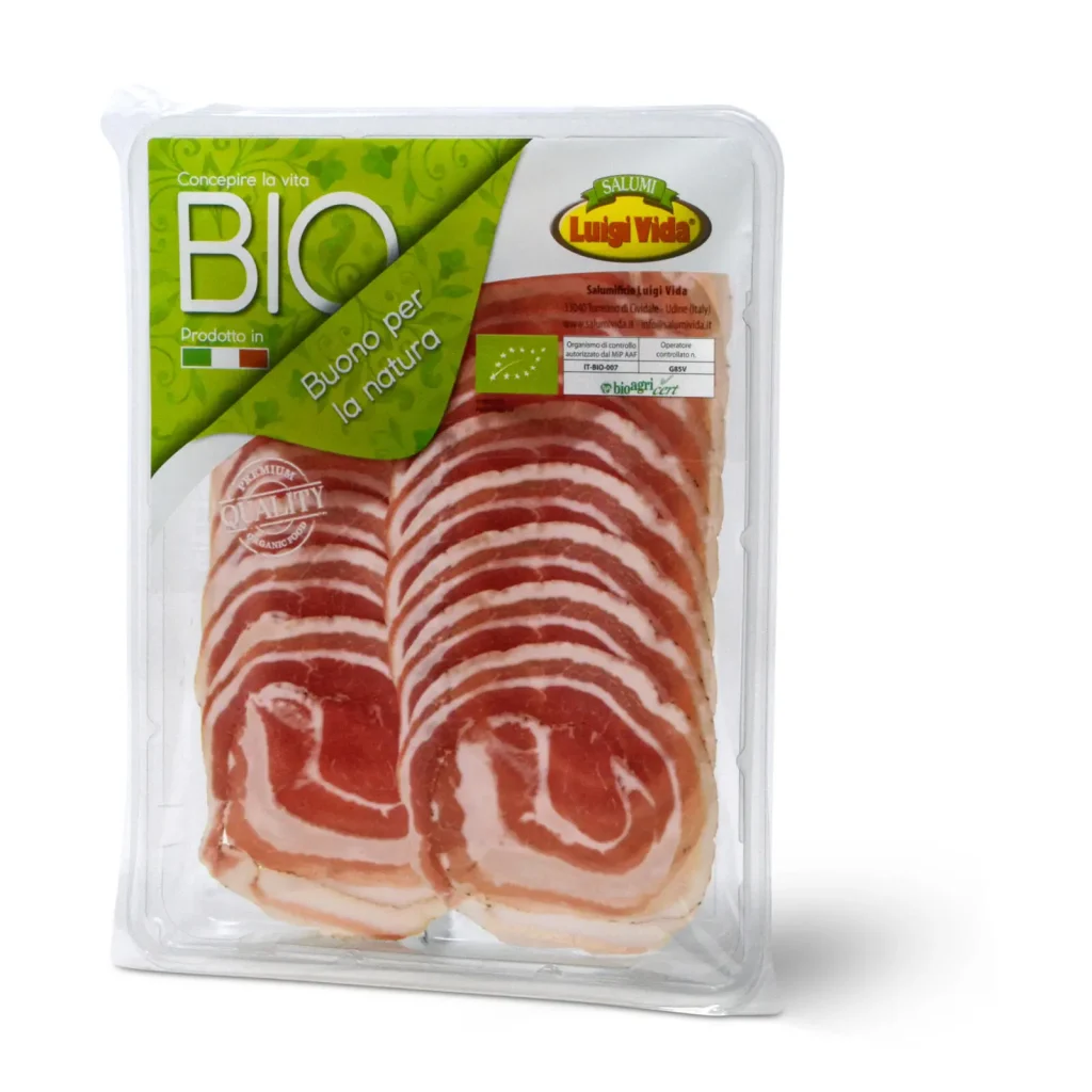 La pancetta biologica casereccia magrella stagionata affettata