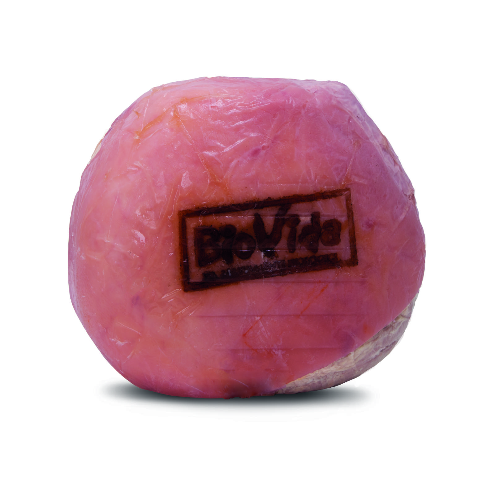 Un blocco rotondo di prosciutto cotto rosato, con il logo del marchio sulla superficie, racchiuso in un involucro traslucido che ne rivela la consistenza lucida.